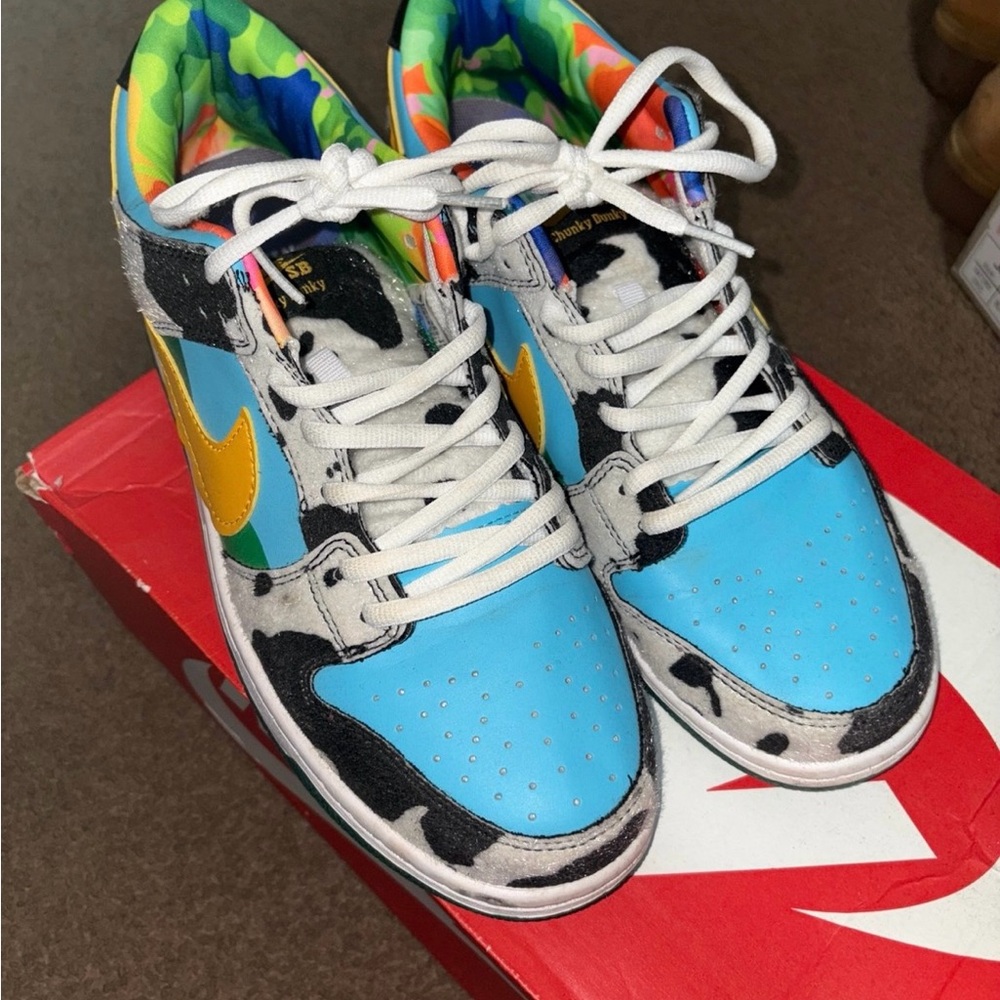 Nike Blue and Yellow Sneakers Sporty Lace-Up Design